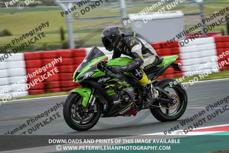 cadwell no limits trackday;cadwell park;cadwell park photographs;cadwell trackday photographs;enduro digital images;event digital images;eventdigitalimages;navarra;no limits trackdays;peter wileman photography;racing digital images;trackday digital images;trackday photos
